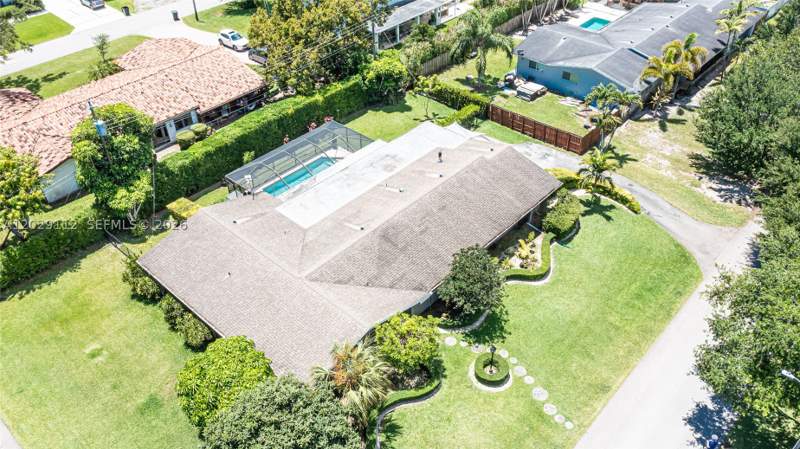 5 bedroom SingleFamilyResidence at 6760 SW 62nd Ter, Tranquility Ests, South Miami — photo 2