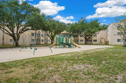 6135 NW 186th St 202, Hialeah FL - photo 20 of 27