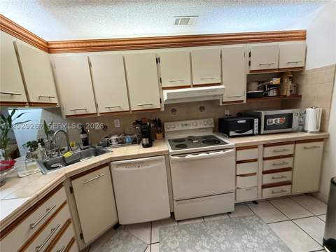 11812 SW 103rd Ln, Miami FL - photo 11 of 32