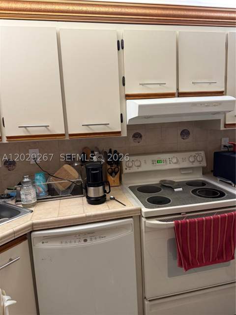 11812 SW 103rd Ln, Miami FL - photo 12 of 32