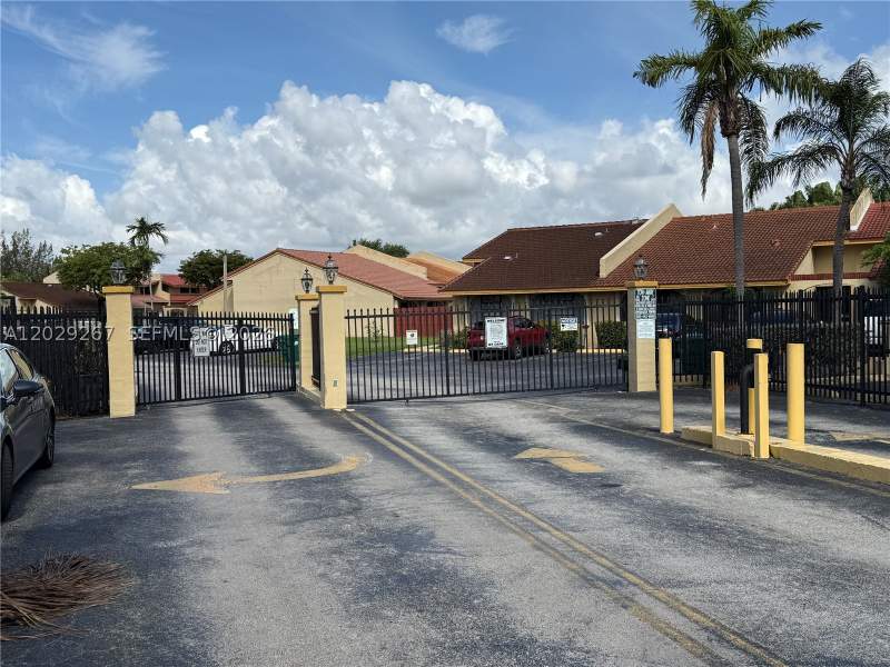 2 bedroom Townhouse at 11812 SW 103rd Ln, Springfever, Miami — photo 4