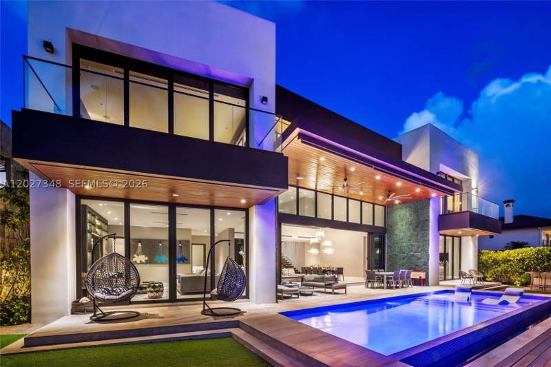 5 bedroom SingleFamilyResidence at 16470 NE 30th Ave, Eastern Shores, North Miami Beach — photo 2