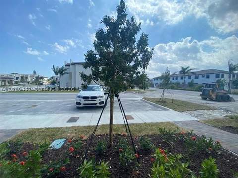 593 NE 208th Ter, Miami FL - photo 10 of 40