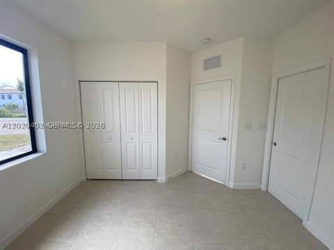 593 NE 208th Ter, Miami FL - photo 7 of 40