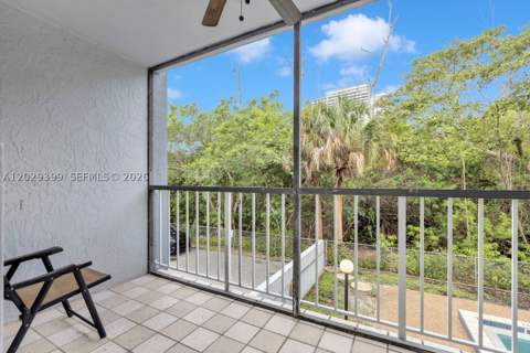 16518 NE 26th Ave 202, North Miami Beach FL - photo 7 of 37