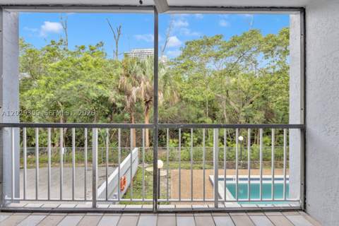 16518 NE 26th Ave 202, North Miami Beach FL - photo 8 of 37