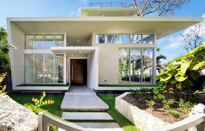 6 bedroom SingleFamilyResidence at 2100 S Miami Ave, Holleman Park, Miami — photo 4