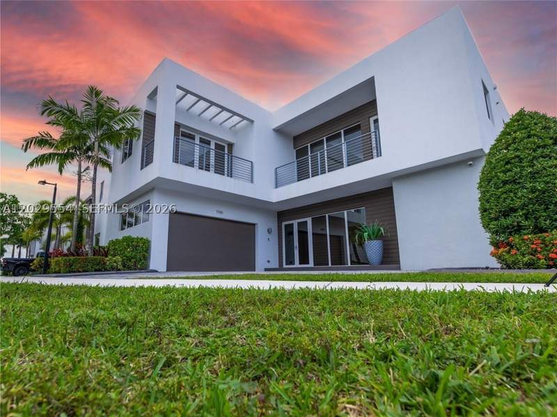 5 bedroom SingleFamilyResidence at 7480 NW 99th Ave, Doral Commons Residential, Doral — photo 3