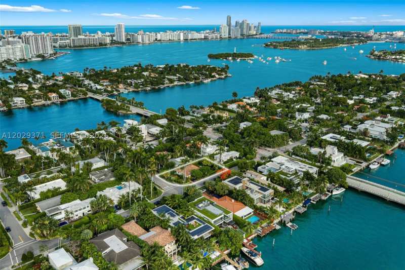 3 bedroom SingleFamilyResidence at 455 W Dilido Dr, Di Lido Island, Miami Beach — photo 1