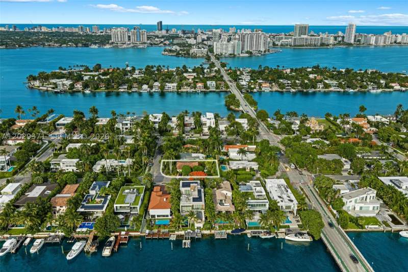 3 bedroom SingleFamilyResidence at 455 W Dilido Dr, Di Lido Island, Miami Beach — photo 2