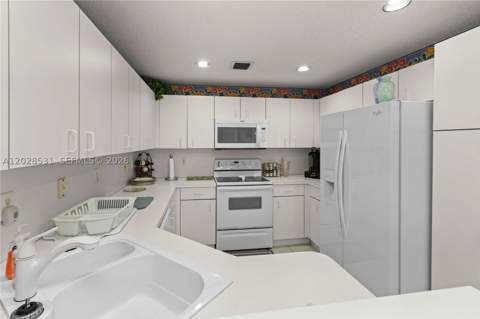 11468 NW 50th Ter, Doral FL - photo 10 of 26
