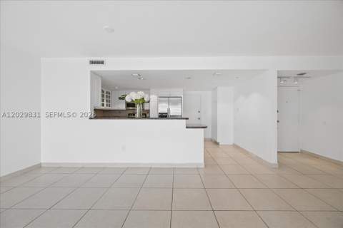 199 Ocean Lane Dr 911, Key Biscayne FL - photo 11 of 25