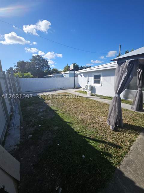 528 NW 10th St, Florida City FL - photo 10 of 12