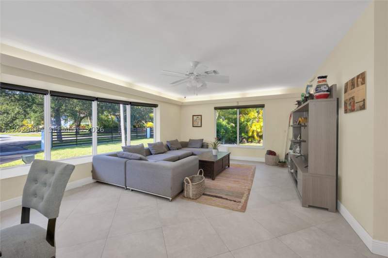 4 bedroom SingleFamilyResidence at 6970 SW 124th St, Fairmont Acres Sec 1, Pinecrest — photo 5