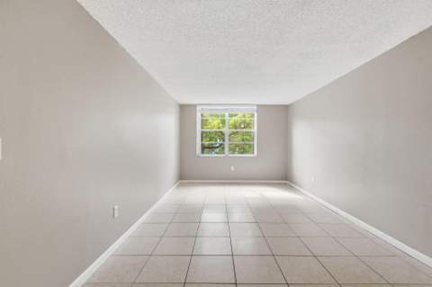 9360 Fontainebleau Boulevard Apt 310, Miami FL - photo 20 of 29