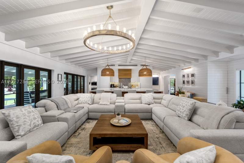 7 bedroom SingleFamilyResidence at 7101 SW 66th St, Glenvar Heights, Miami — photo 3