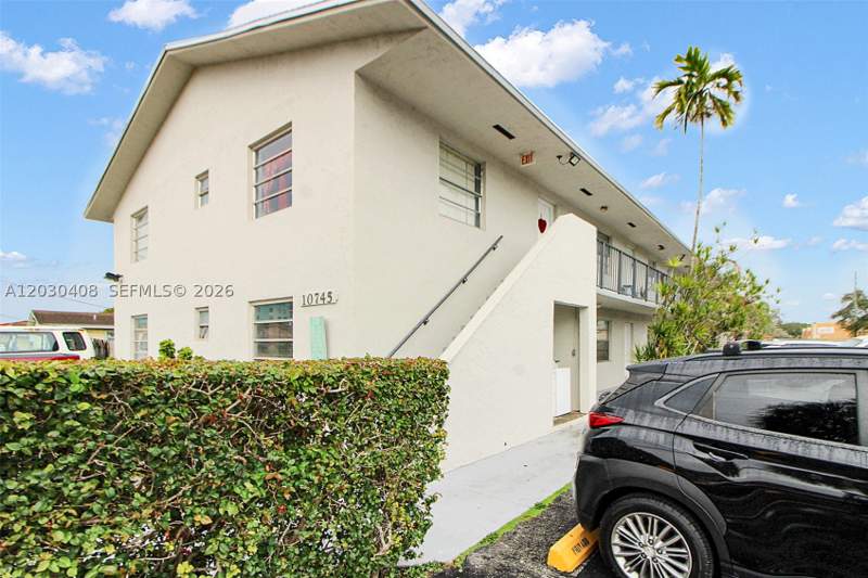 2 bedroom Condominium at 10745 SW 3rd St 6, Barlovento Condo, Sweetwater — photo 2