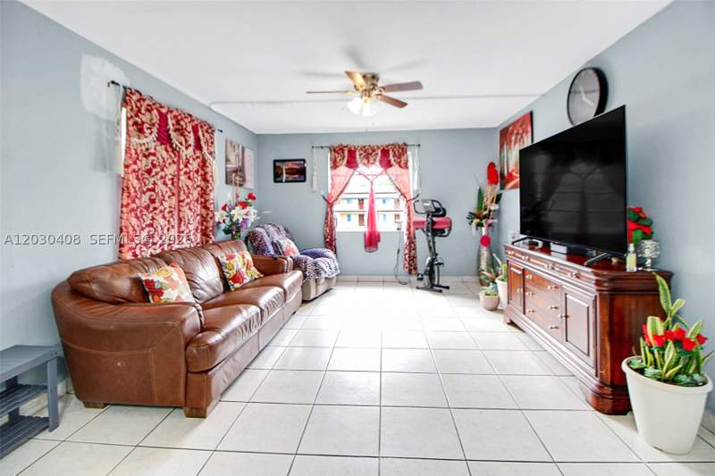 2 bedroom Condominium at 10745 SW 3rd St 6, Barlovento Condo, Sweetwater — photo 5