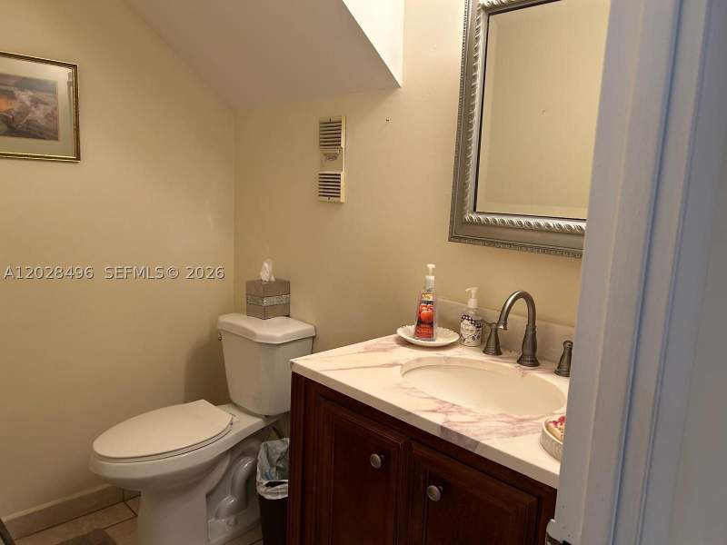 4 bedroom SingleFamilyResidence at 7033 NW 169th St, Ludlum Lake Townhouses SE, Hialeah — photo 5