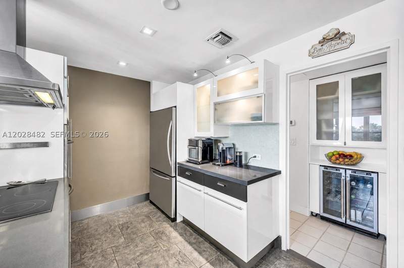 1 bedroom Condominium at 9102 W Bay Harbor Dr 3-C, Blair House Condo - West, Bay Harbor Islands — photo 4