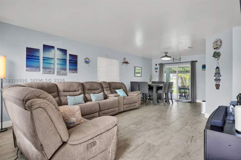 4 bedroom SingleFamilyResidence at 14244 SW 163rd Ter, Laguna Ponds Sec I, Miami — photo 3