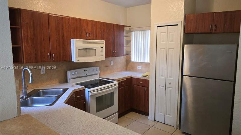 3 bedroom Townhouse at 671 SW 10th St, Abel Homes At Keys Winds, Florida City — photo 2