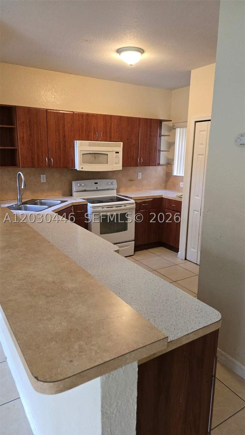 3 bedroom Townhouse at 671 SW 10th St, Abel Homes At Keys Winds, Florida City — photo 3