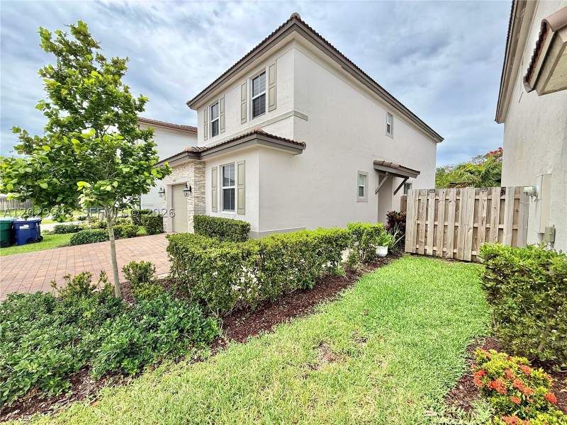 4 bedroom SingleFamilyResidence at 2462 NW 131st Cir, Golf Park Sec 1, Miami — photo 3