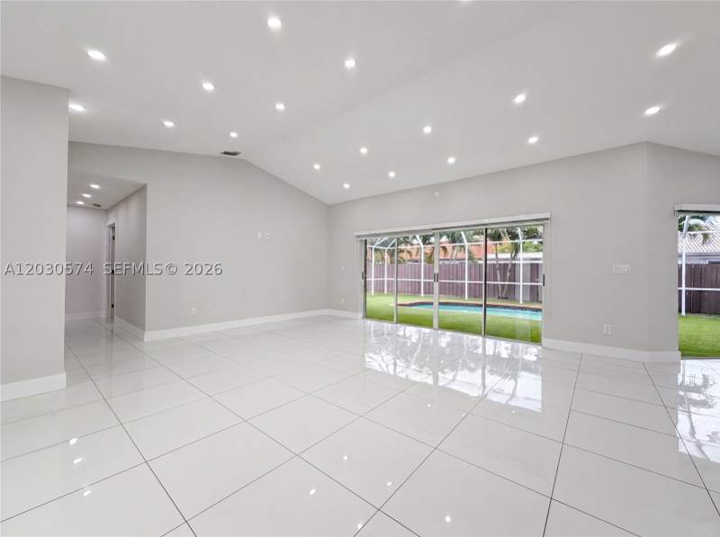 4 bedroom SingleFamilyResidence at 16571 SW 145th Ave, Limewood Grove, Miami — photo 3