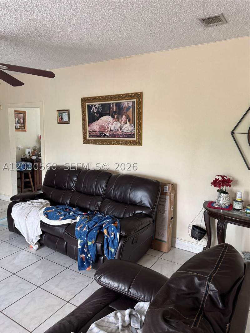 4 bedroom MobileHome at 5612 NW 5612 nw 206th Ln, royal country, Miami Gardens — photo 2
