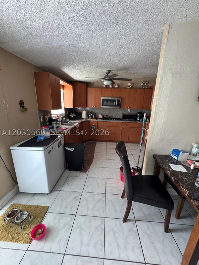 4 bedroom MobileHome at 5612 NW 5612 nw 206th Ln, royal country, Miami Gardens — photo 5
