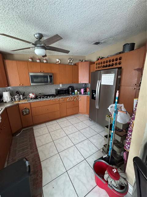 5612 NW 5612 nw 206th Ln, Miami Gardens FL - photo 6 of 8