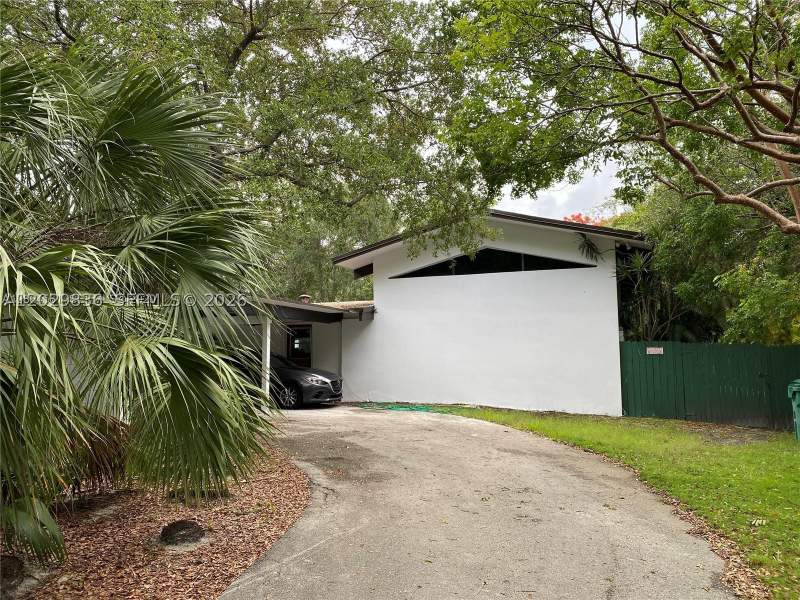 4 bedroom SingleFamilyResidence at 6060 SW 133rd St, Martin Bros Ranch Estates, Pinecrest — photo 3