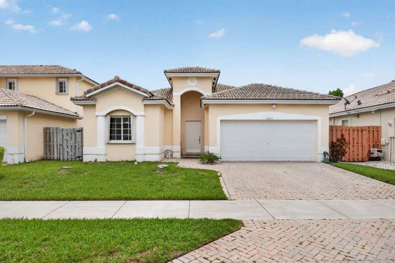 3 bedroom SingleFamilyResidence at 14215 SW 156th Avenue N, Oak Creek North Replat, Miami — photo 1