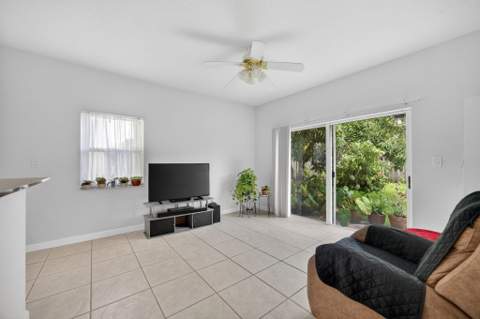 14215 SW 156th Avenue N, Miami FL - photo 12 of 47