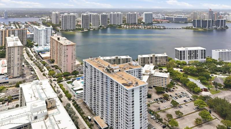 2 bedroom Condominium at 231 174th St 901, Winston Towers 400 Condo, Sunny Isles Beach — photo 3