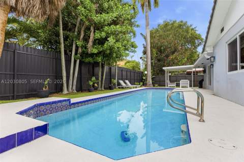 19040 S Saint Andrews Dr, Hialeah FL - photo 17 of 23
