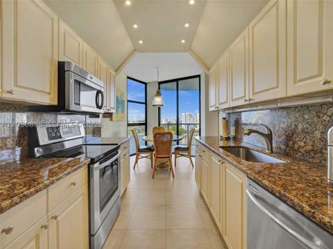 20281 E Country Club Dr 1609, Aventura FL - photo 8 of 14