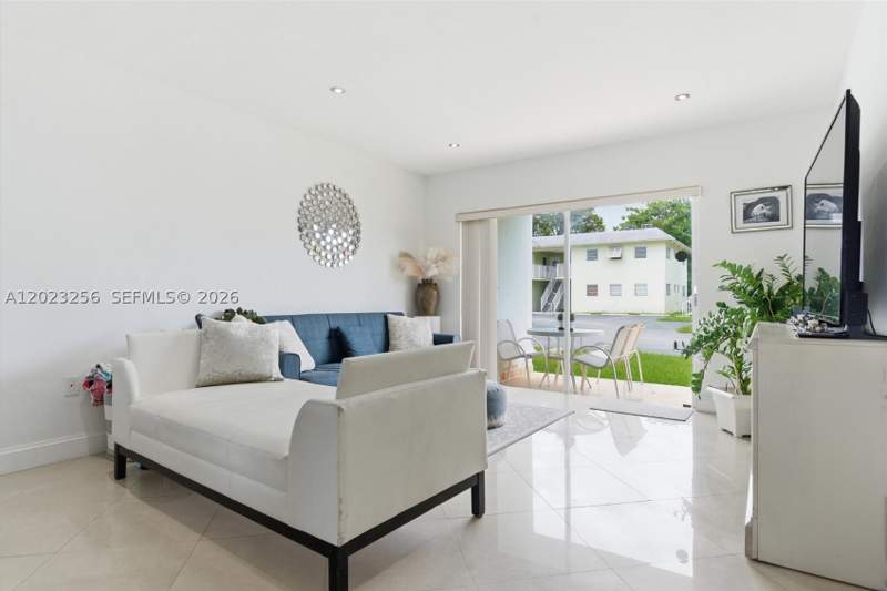 1 bedroom Condominium at 7680 SW 82nd St H121, Village At Dadeland Condo, Miami — photo 2
