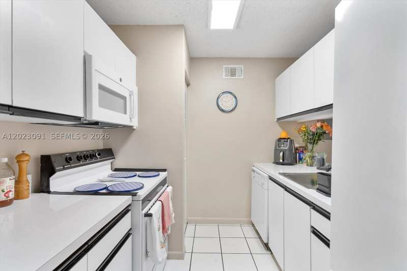 1 bedroom Condominium at 15635 SW 74th Cir Dr 11, The Fountains II Condo, Miami — photo 1