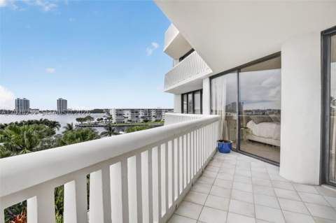 1000 Island Blvd 503, Aventura FL - photo 18 of 36