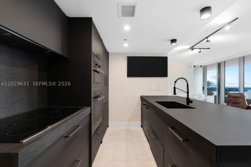 2 bedroom Condominium at 5875 Collins Ave 501, Mei Condo, Miami Beach — photo 5
