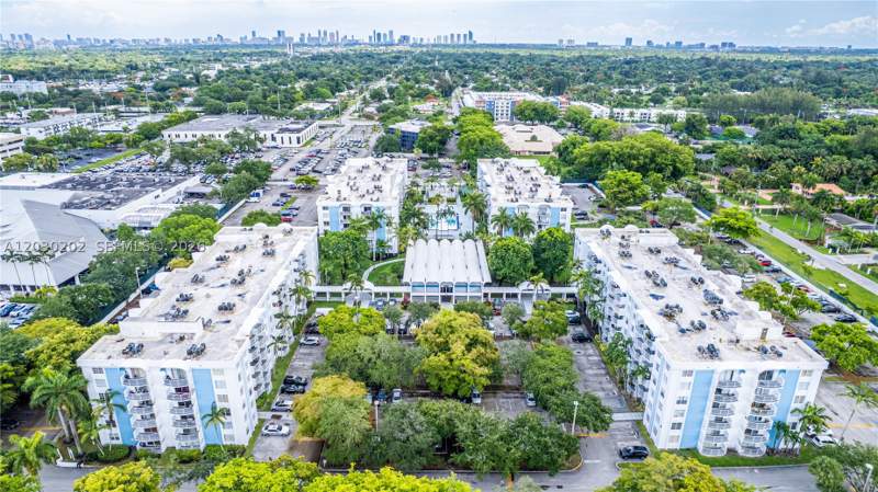 2 bedroom Condominium at 482 NW 165th St Rd A-201, Montecarlo Condo, Miami — photo 2