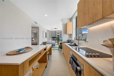 11 NE 6th St 301, Miami FL - photo 8 of 30