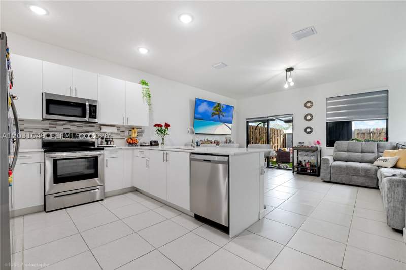 3 bedroom Townhouse at 23529 SW 127th Pl, Kendall Assemblage South, Homestead — photo 4