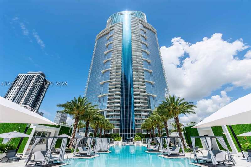 1 bedroom Condominium at 851 NE 1st Ave 1705, Paramount Miami Worldcente, Miami — photo 1