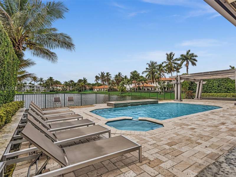 6 bedroom SingleFamilyResidence at 8052 NW 161st Ter, Silvercrest Lake Estates, Miami Lakes — photo 4