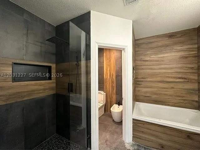 3 bedroom SingleFamilyResidence at 8042 NW 114th Pl, Doral Isles North Sec Two, Doral — photo 3