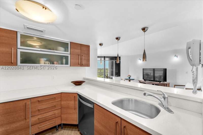 1 bedroom Condominium at 2000 Towerside Ter 908, Towers Of Quayside Condo, Miami — photo 2