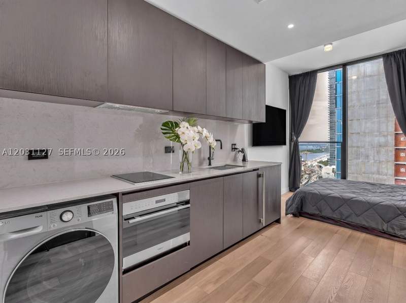 0 bedroom Condominium at 20 NE 11th St 3106B, E11even hotel, Miami — photo 2
